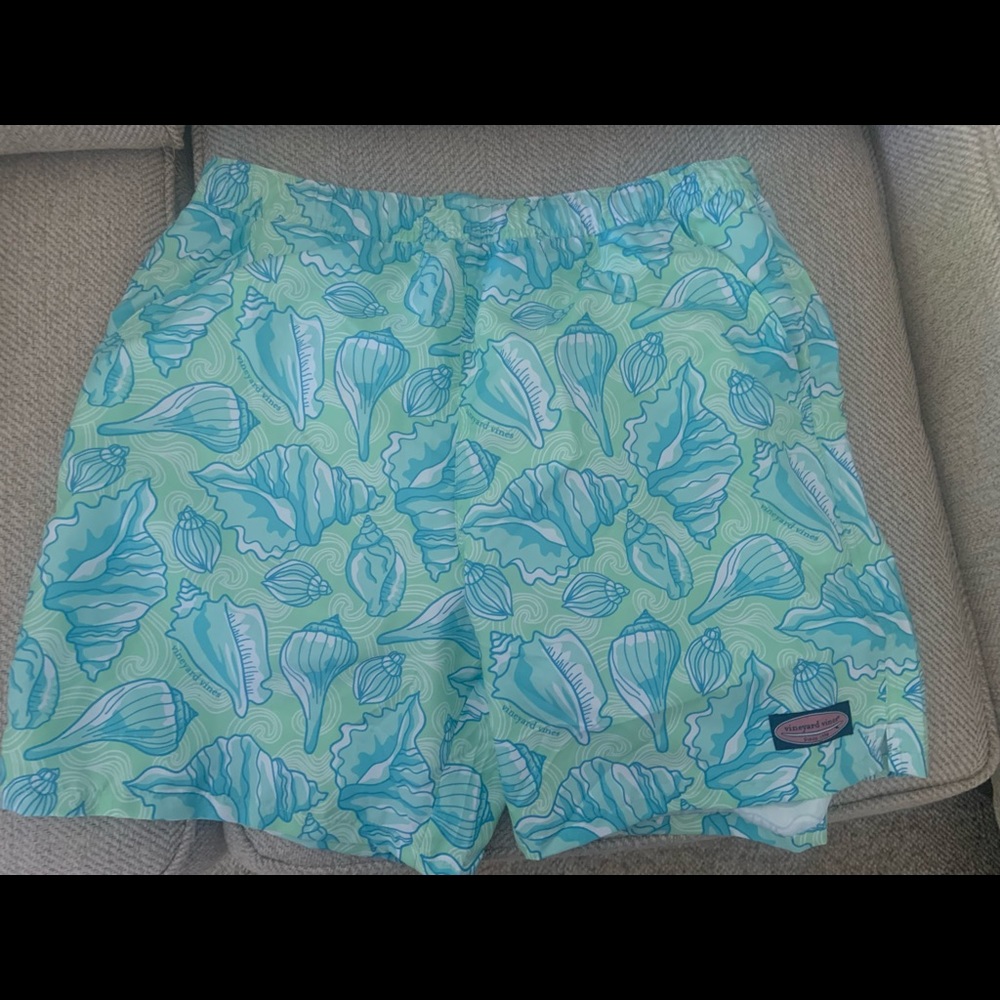 Vineyard Vines Mens chappy trunks. NWT size Large